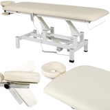 Table de massage électrique fixe couleur vanille avec repose-tête ajustable et structure blanche - Vue isométrique avec accessoires
