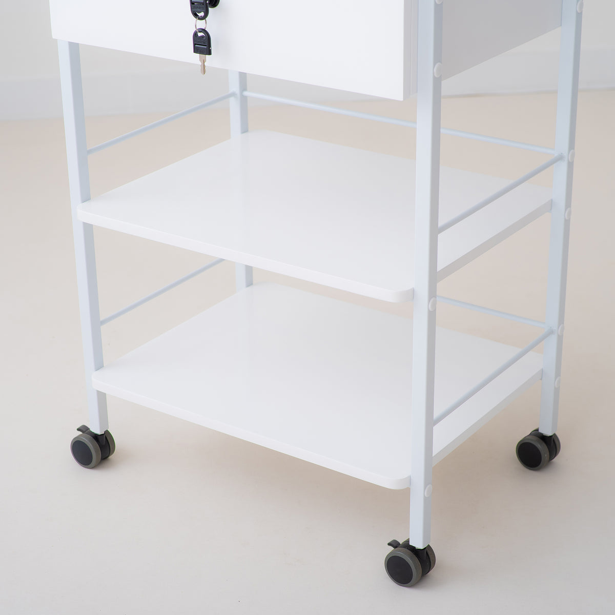 Chariot de soins à tiroir verrouillable 3 tablettes