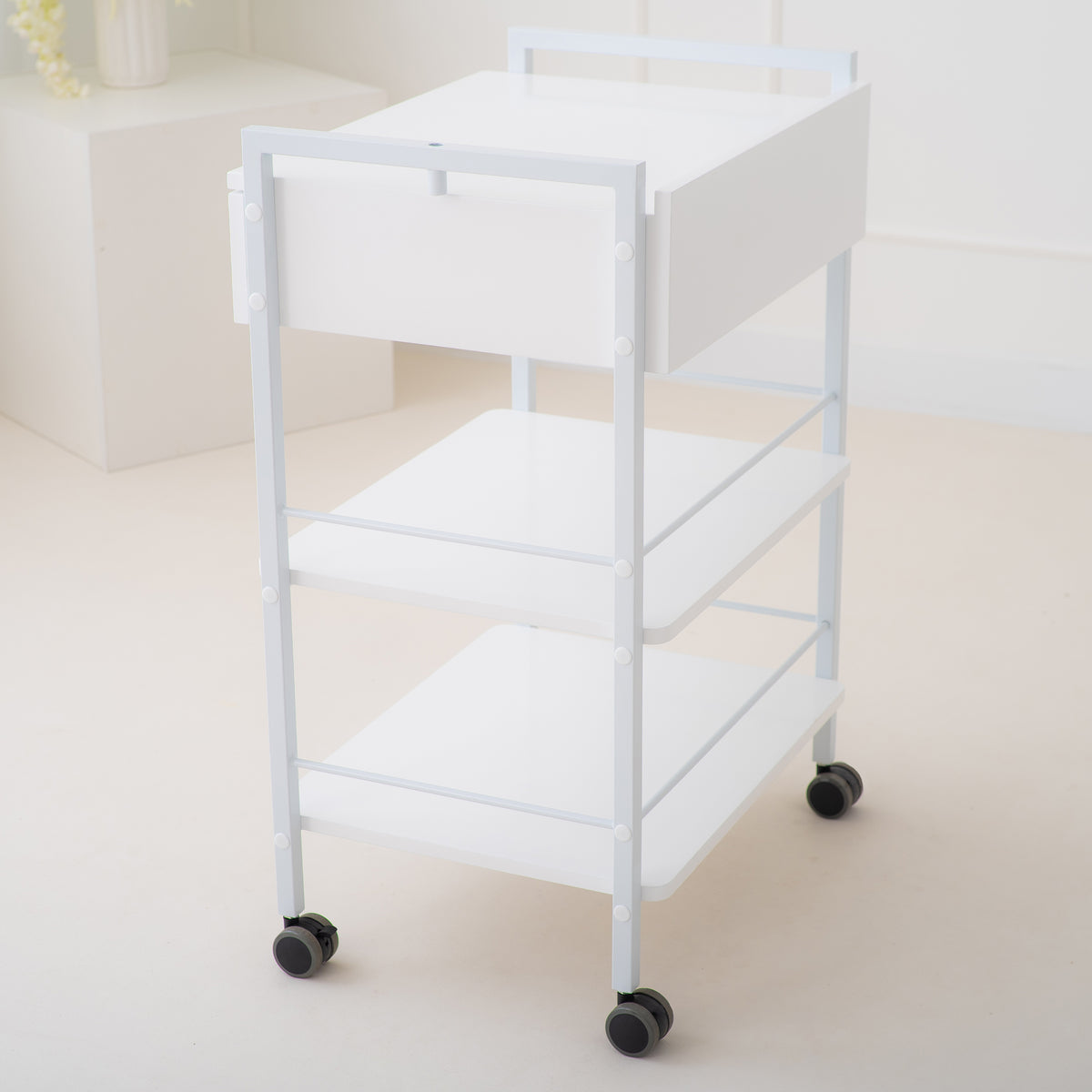 Chariot de soins à tiroir verrouillable 3 tablettes